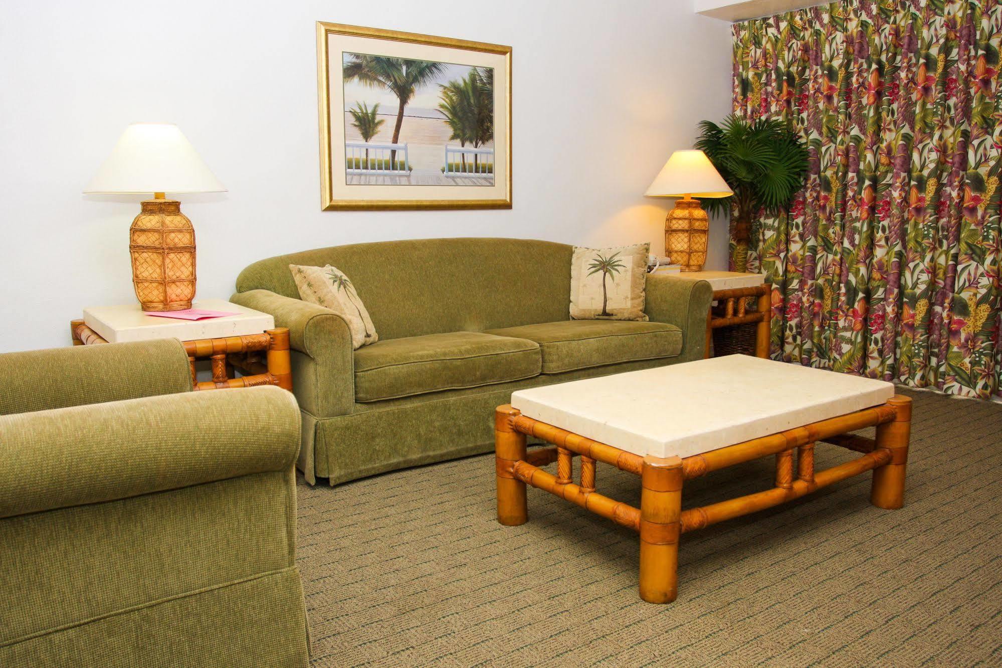 Castaways Resort And Suites Freeport Exterior foto
