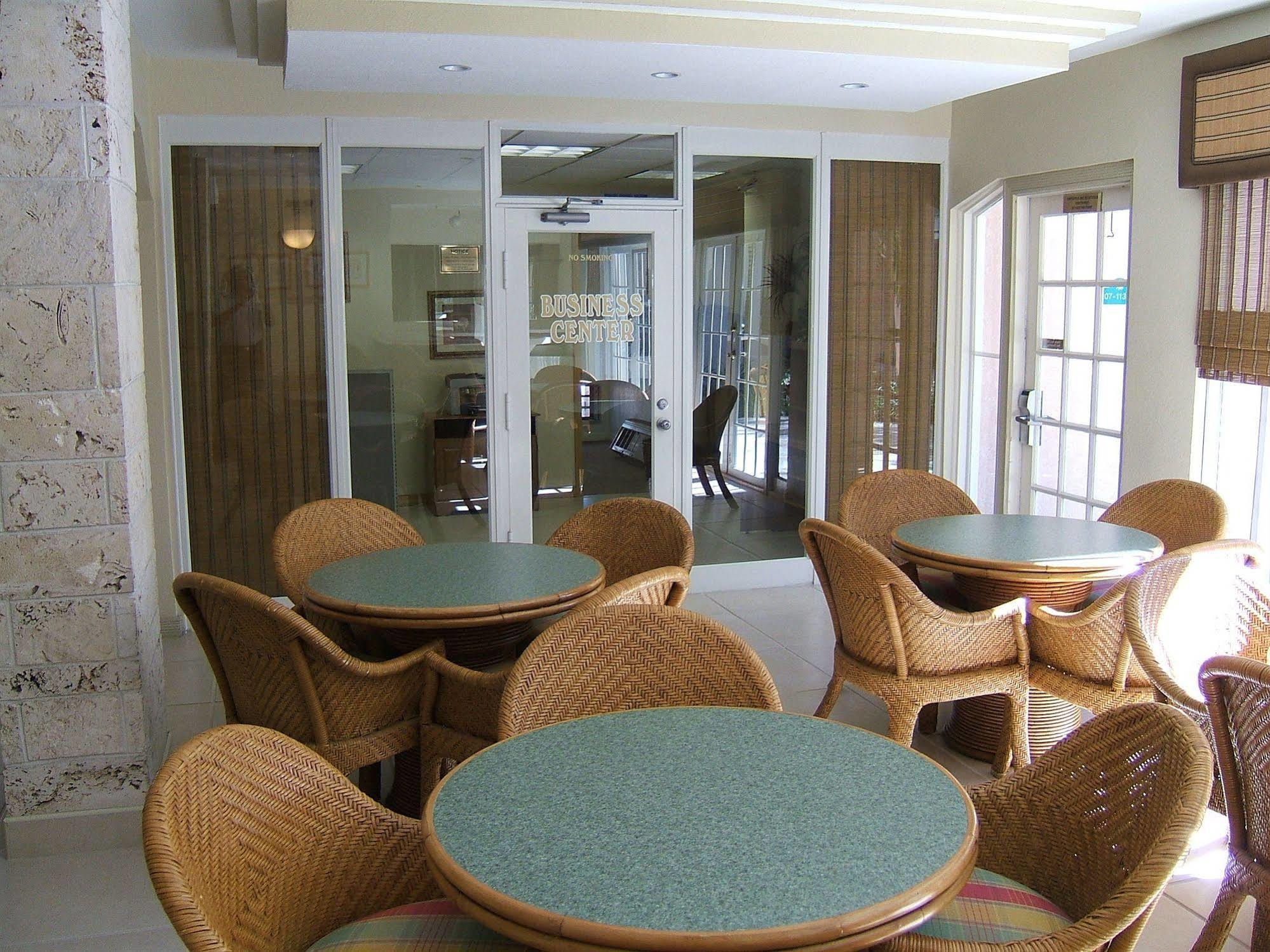 Castaways Resort And Suites Freeport Exterior foto