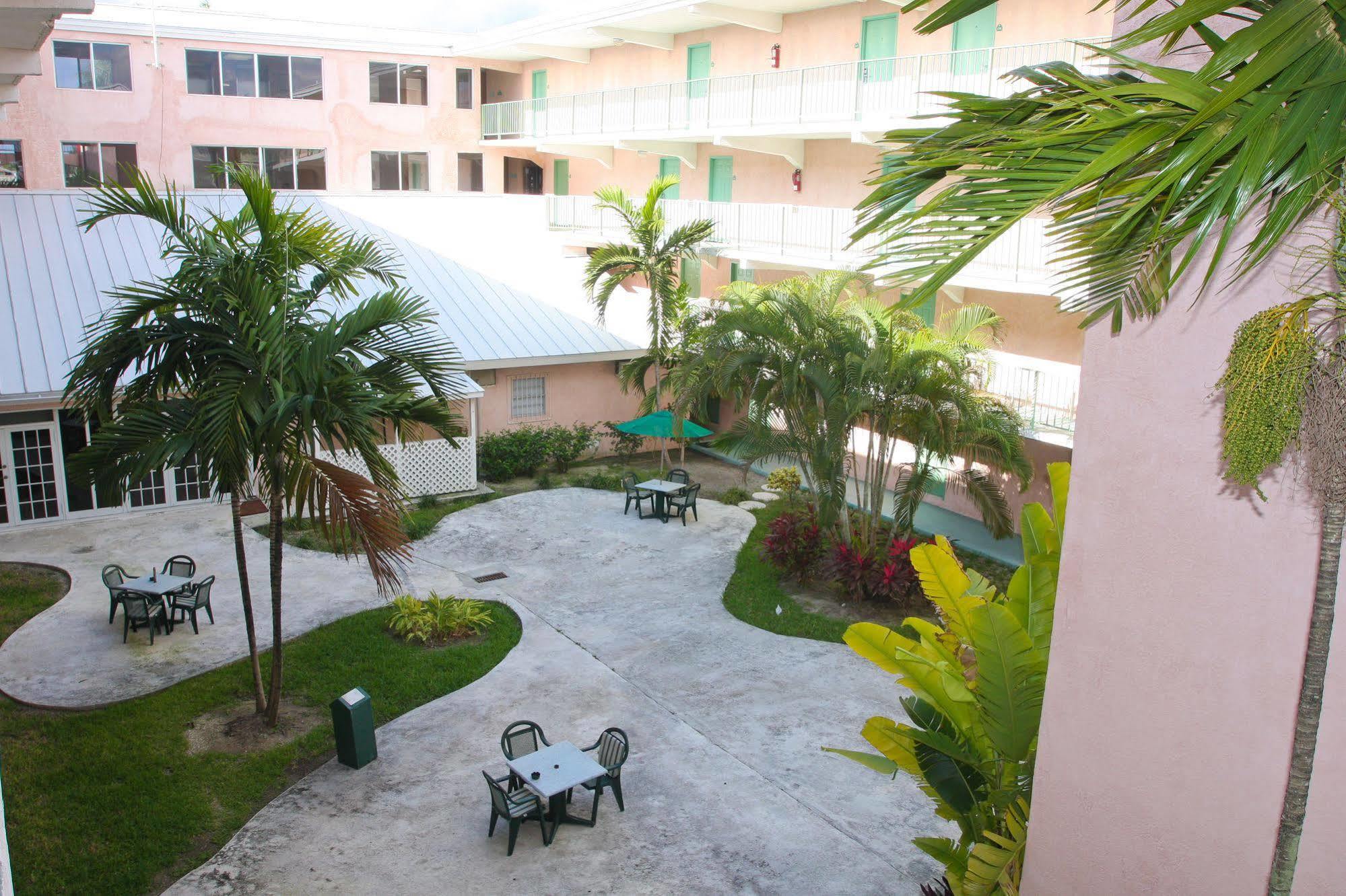 Castaways Resort And Suites Freeport Exterior foto